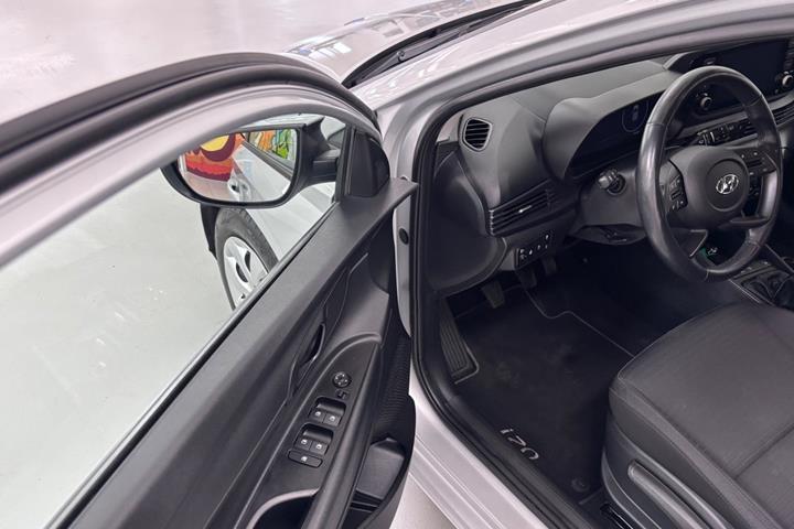 Sølv Hyundai i20 fra 2021