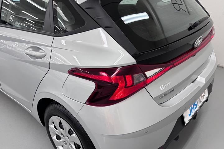 Sølv Hyundai i20 fra 2021