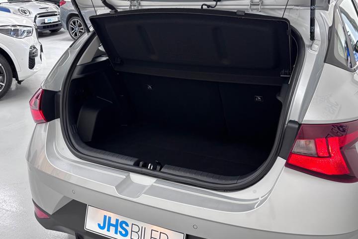 Sølv Hyundai i20 fra 2021
