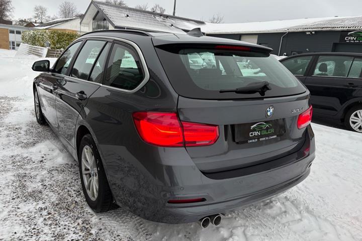 Grå BMW 320d fra 2018
