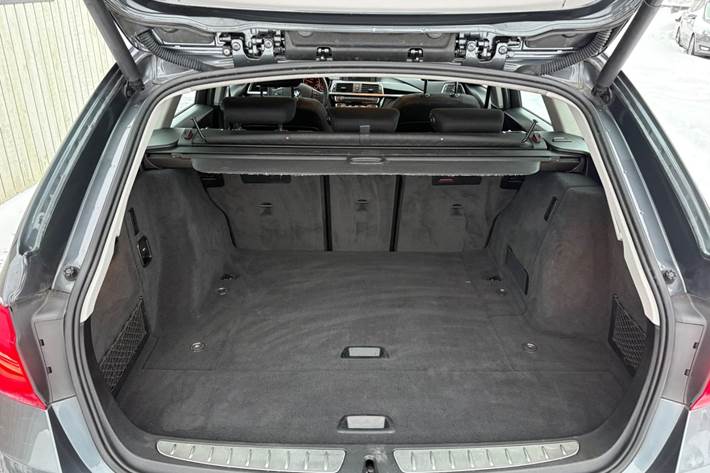 Grå BMW 320d fra 2018
