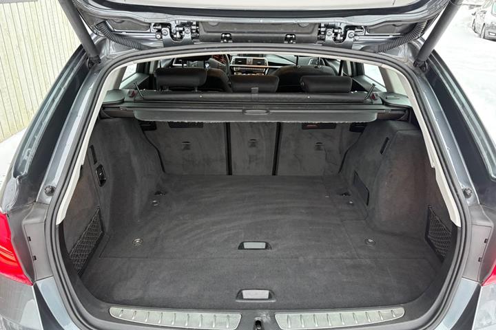 Grå BMW 320d fra 2018