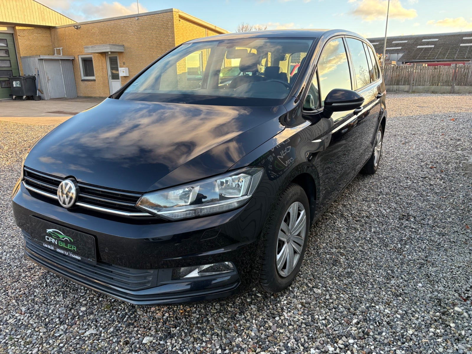 Sort VW Touran fra 2016