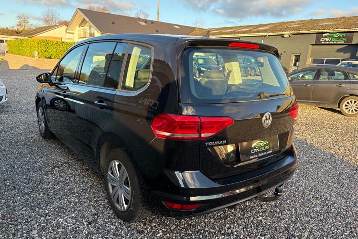 Sort VW Touran fra 2016