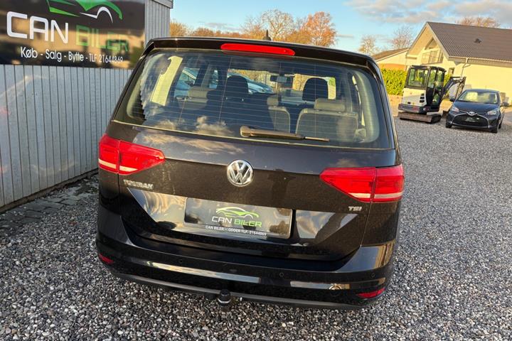Sort VW Touran fra 2016