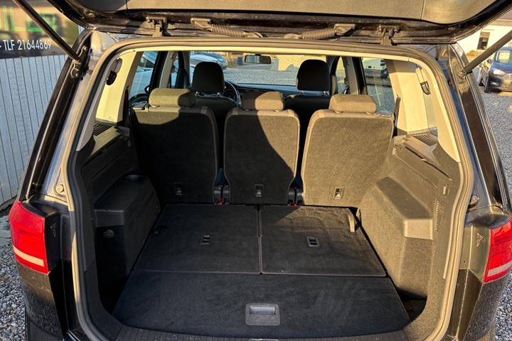 Sort VW Touran fra 2016