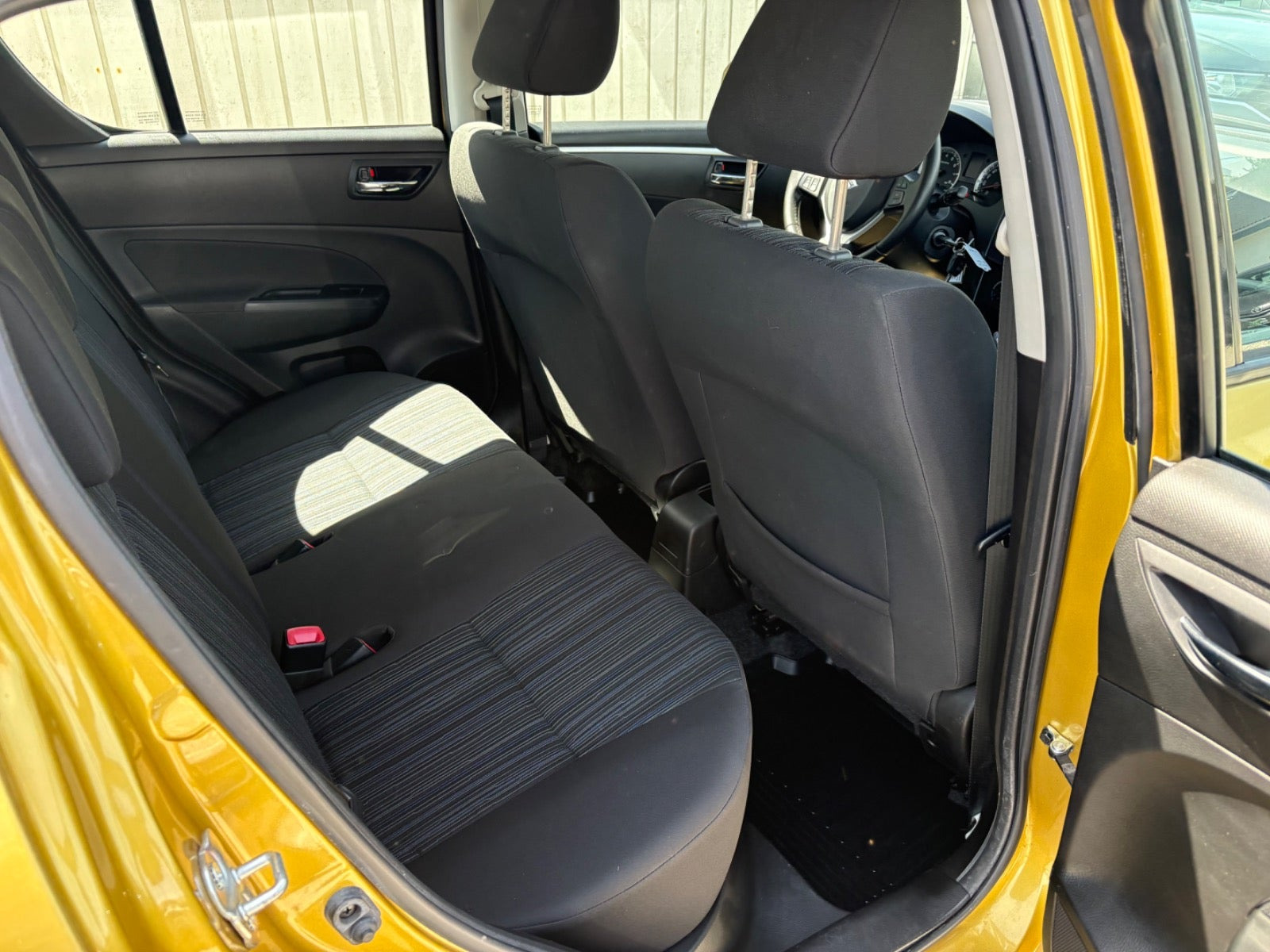 Gul Suzuki Swift fra 2014