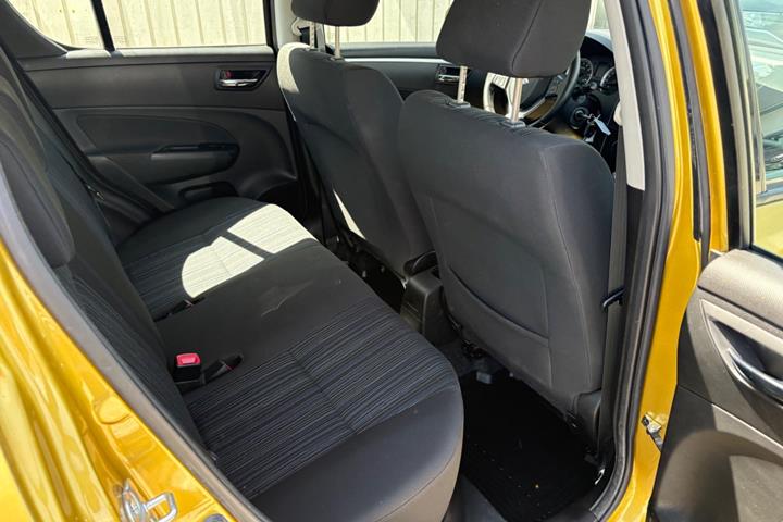 Gul Suzuki Swift fra 2014