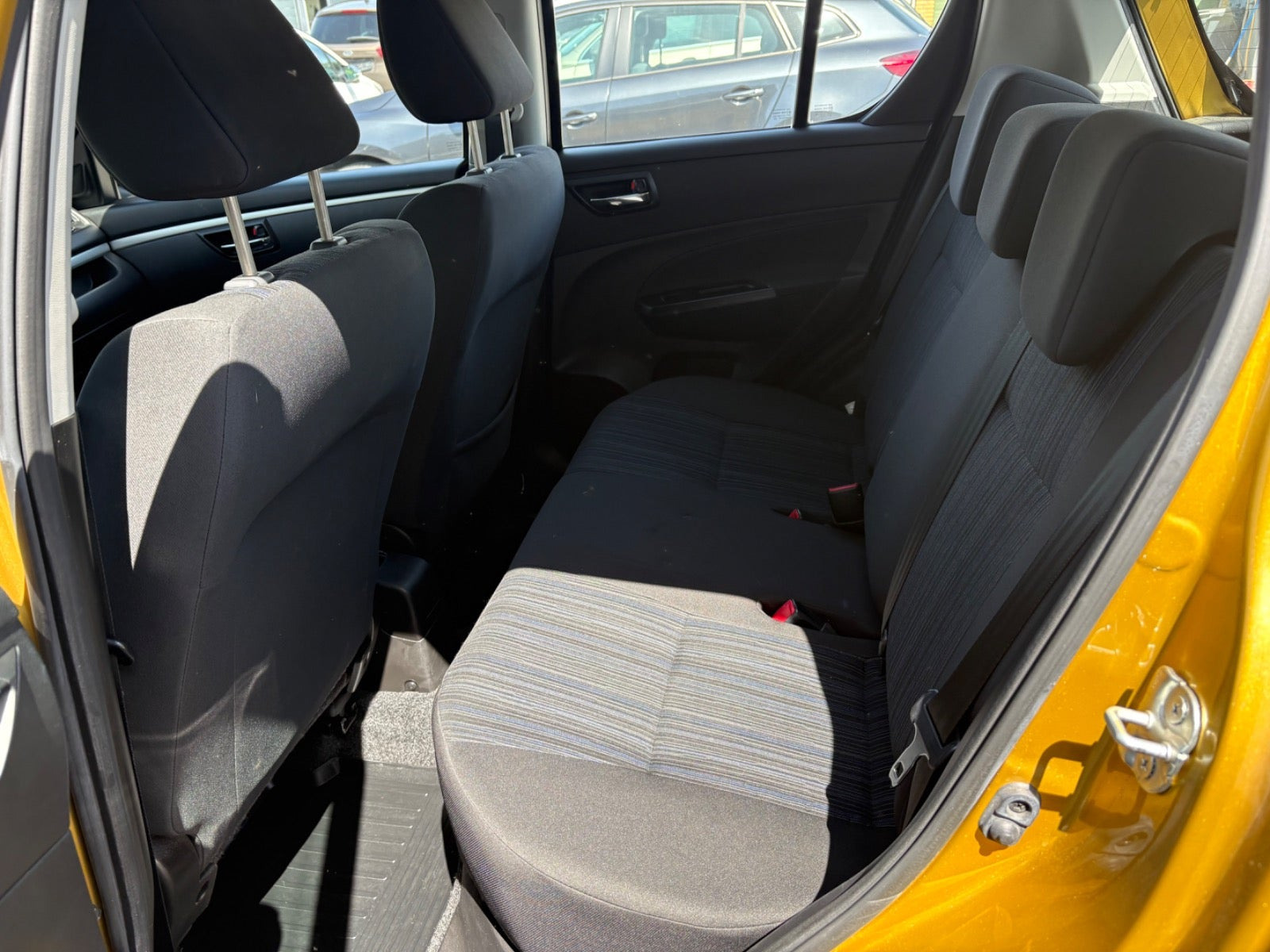 Gul Suzuki Swift fra 2014