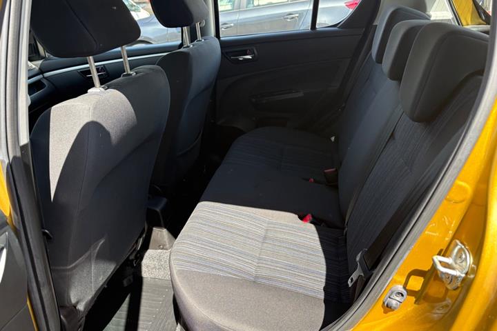Gul Suzuki Swift fra 2014