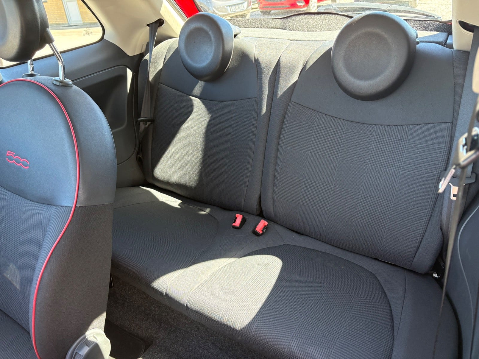 Rød Fiat 500 fra 2015