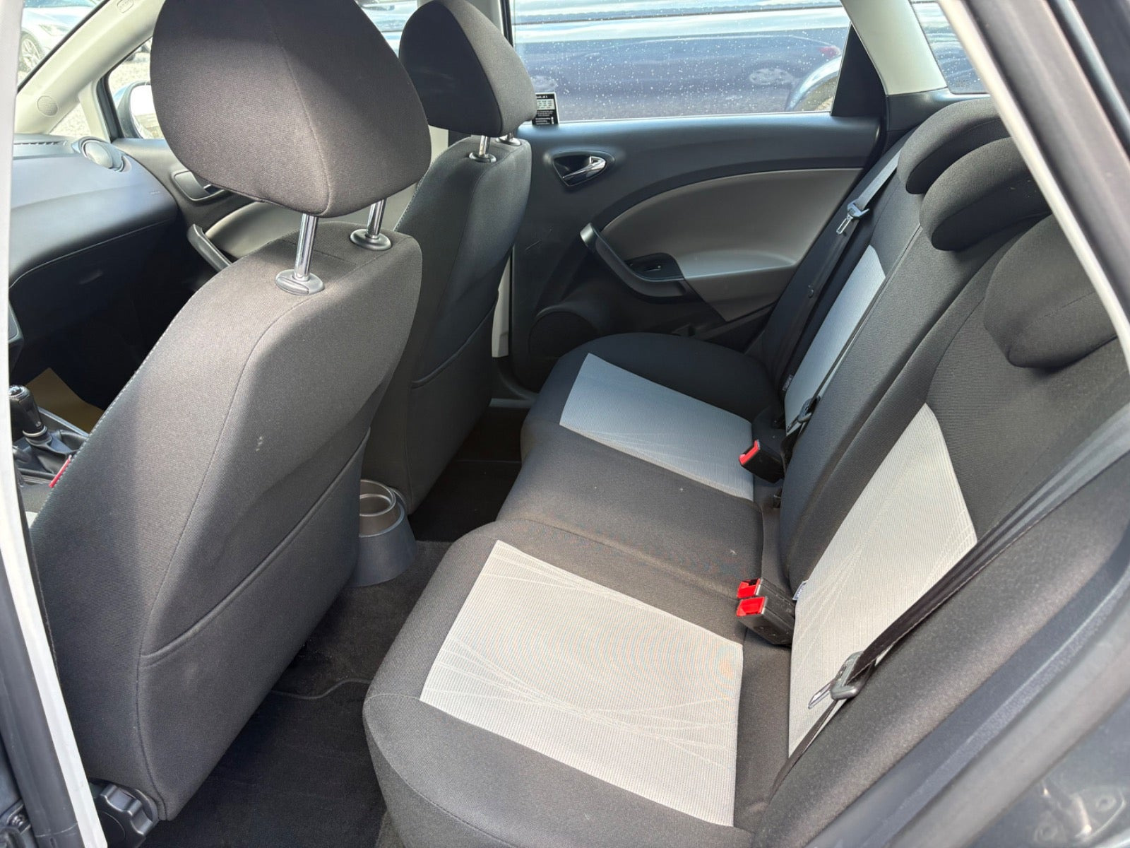 Grå Seat Ibiza fra 2013