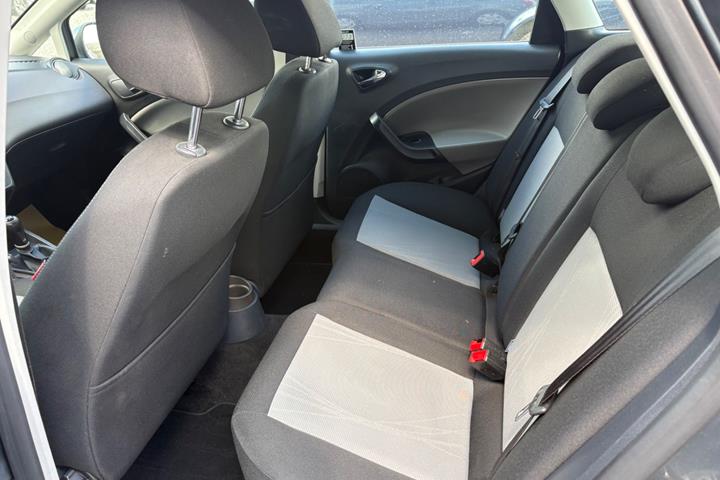 Grå Seat Ibiza fra 2013