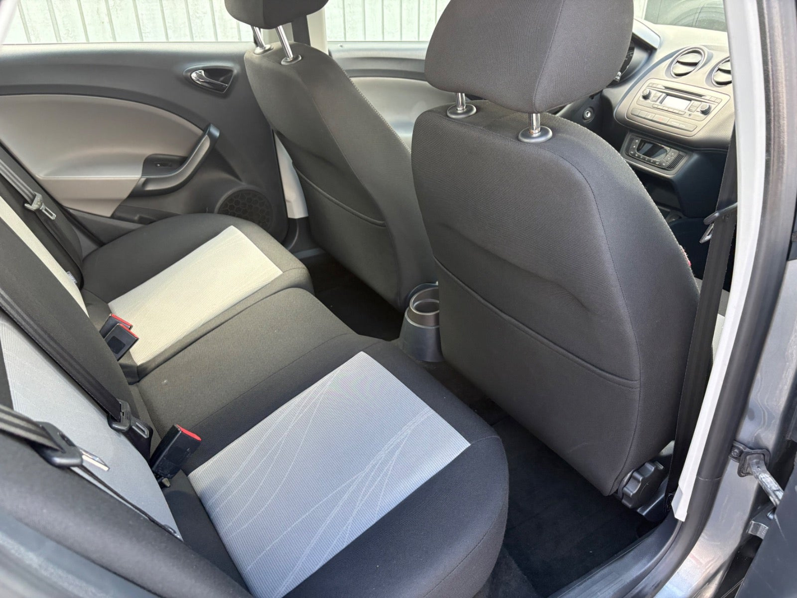 Grå Seat Ibiza fra 2013