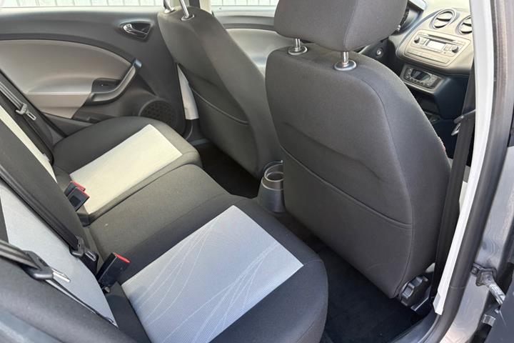 Grå Seat Ibiza fra 2013