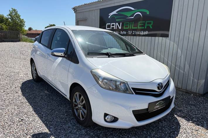 Hvid Toyota Yaris fra 2014