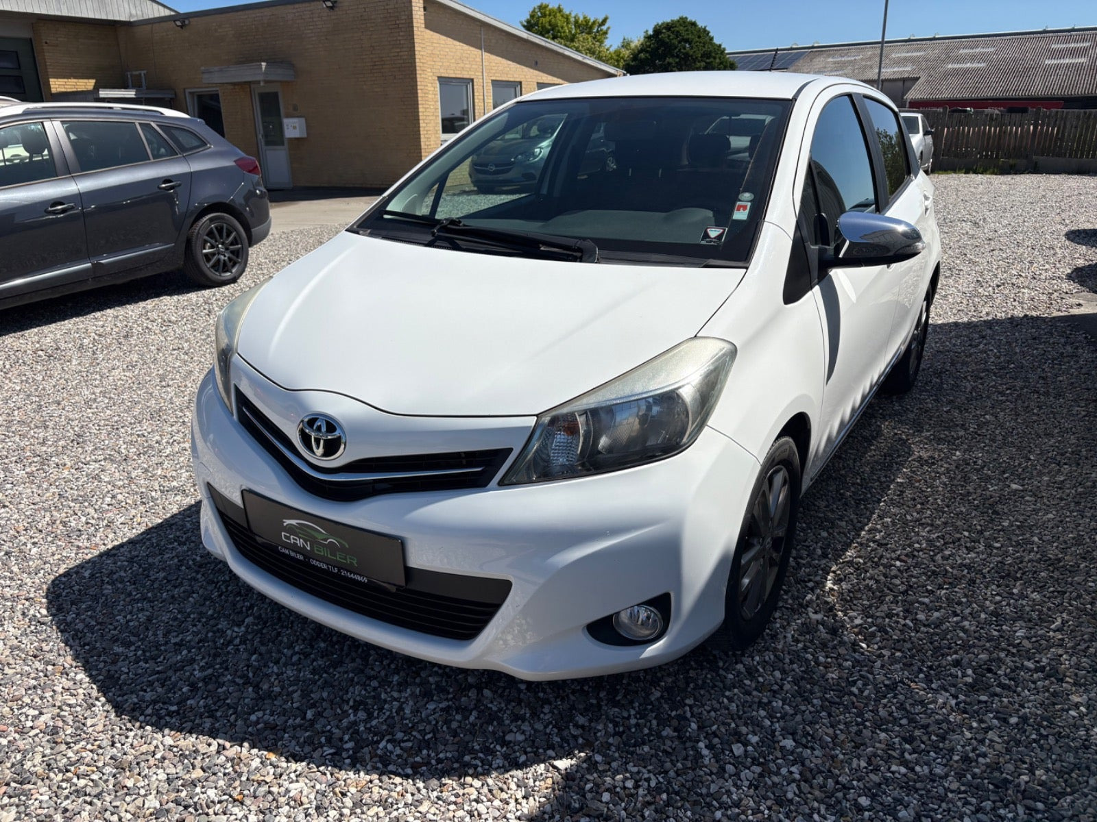 Hvid Toyota Yaris fra 2014
