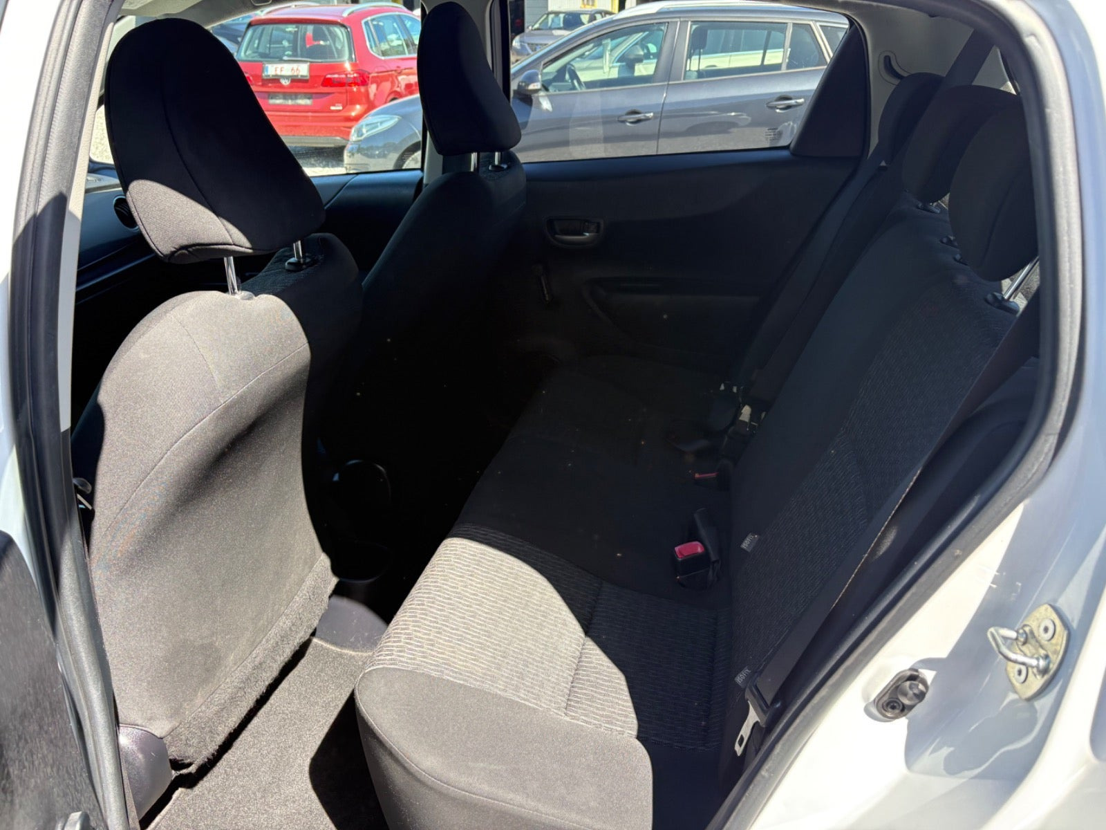 Hvid Toyota Yaris fra 2014