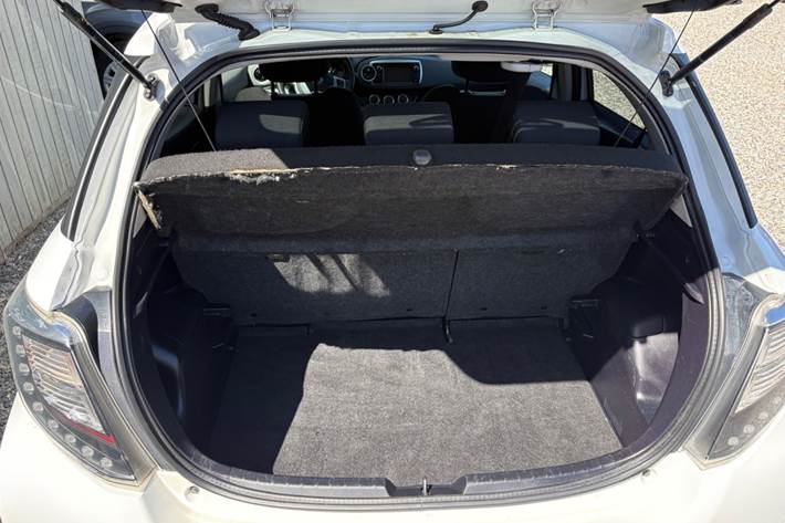 Hvid Toyota Yaris fra 2014