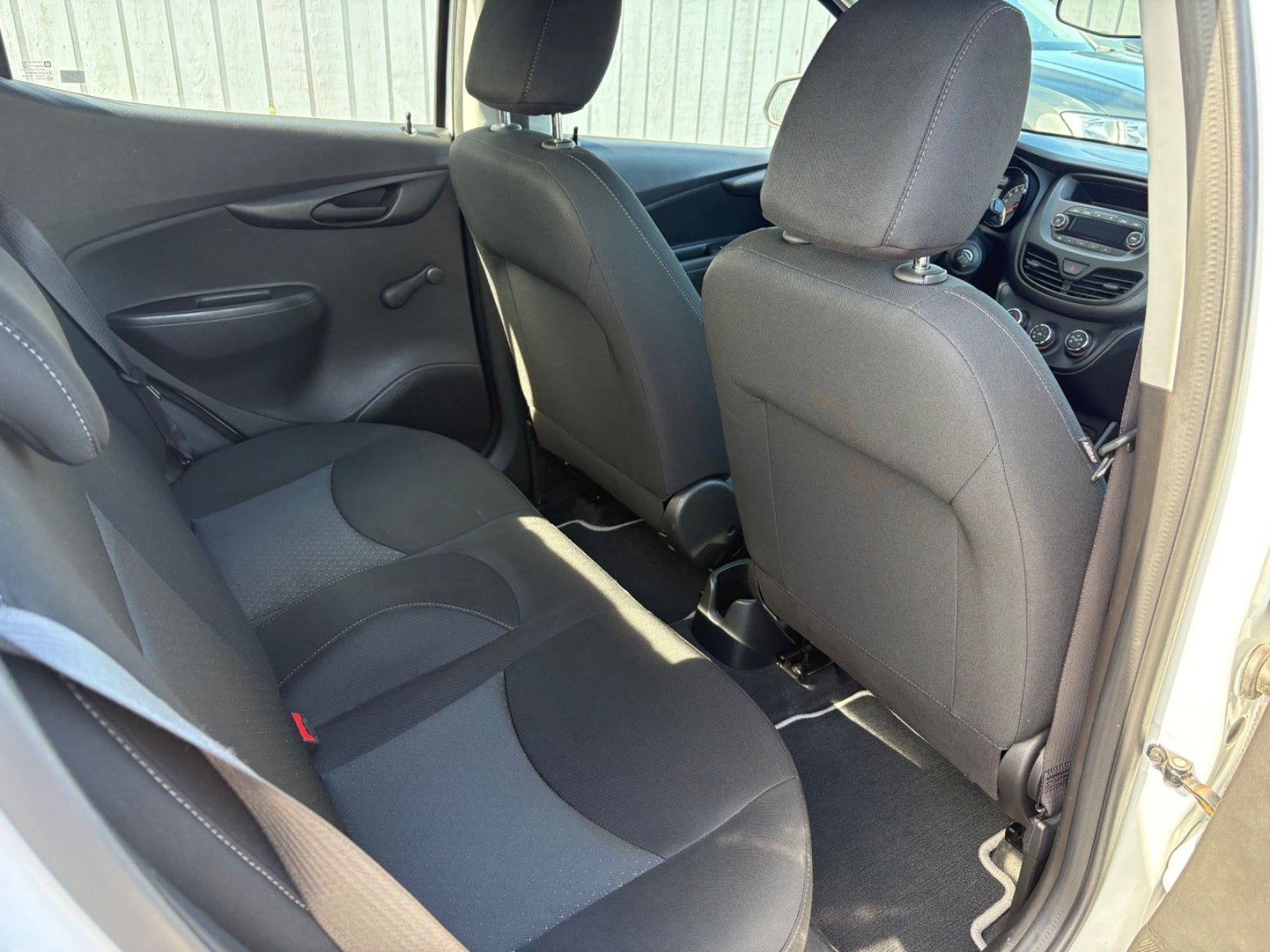 Hvid Opel Karl fra 2017