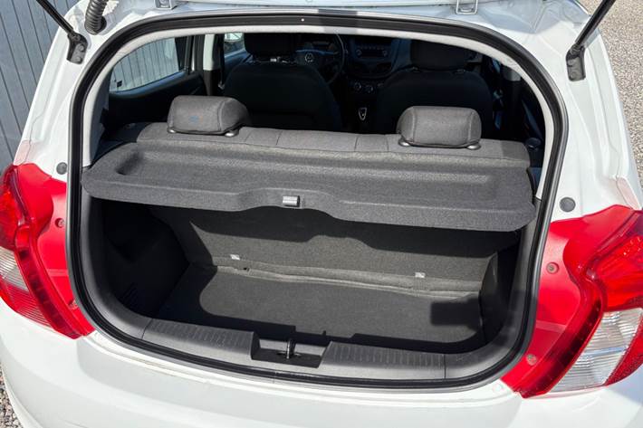 Hvid Opel Karl fra 2017