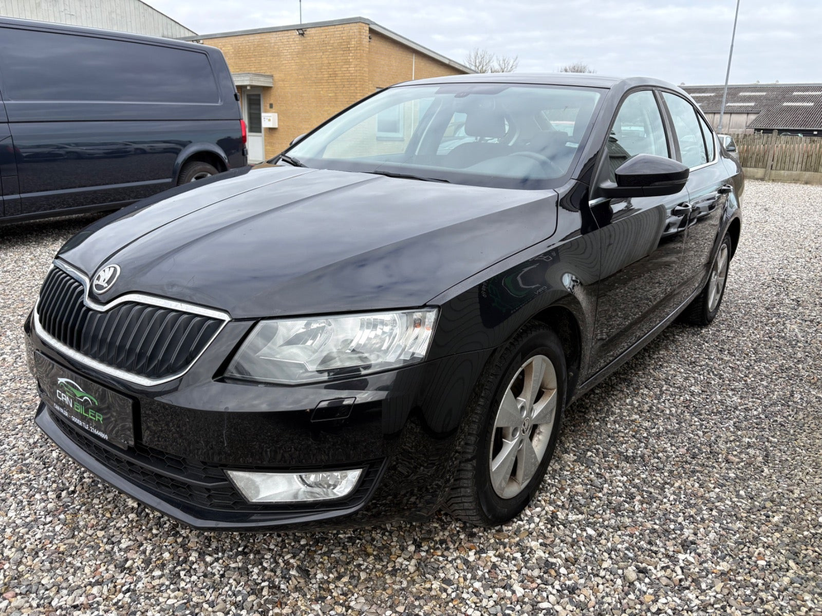 Sort Skoda Octavia fra 2014