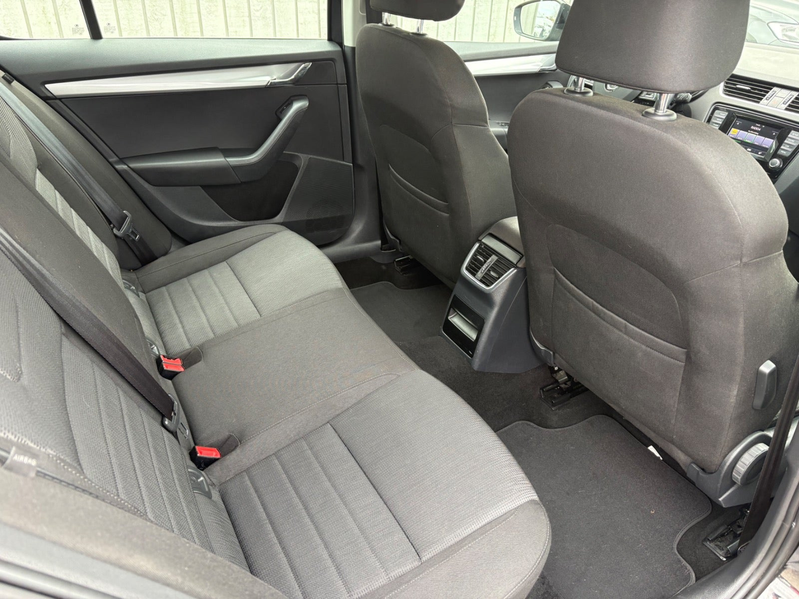 Sort Skoda Octavia fra 2014