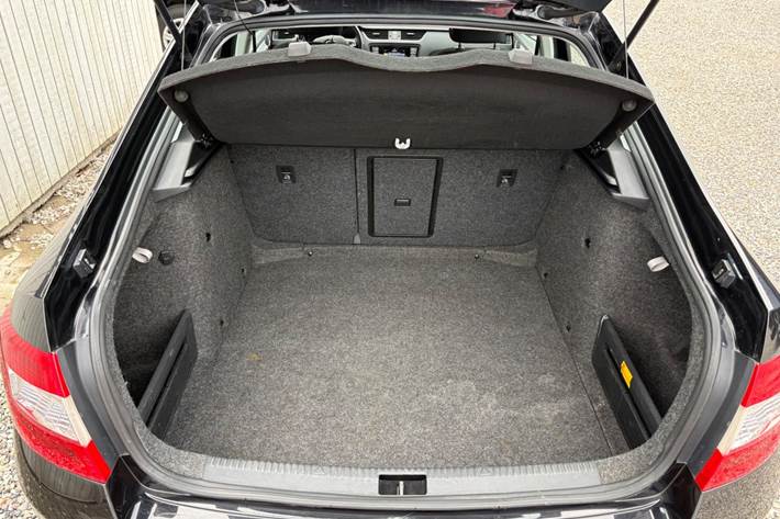 Sort Skoda Octavia fra 2014