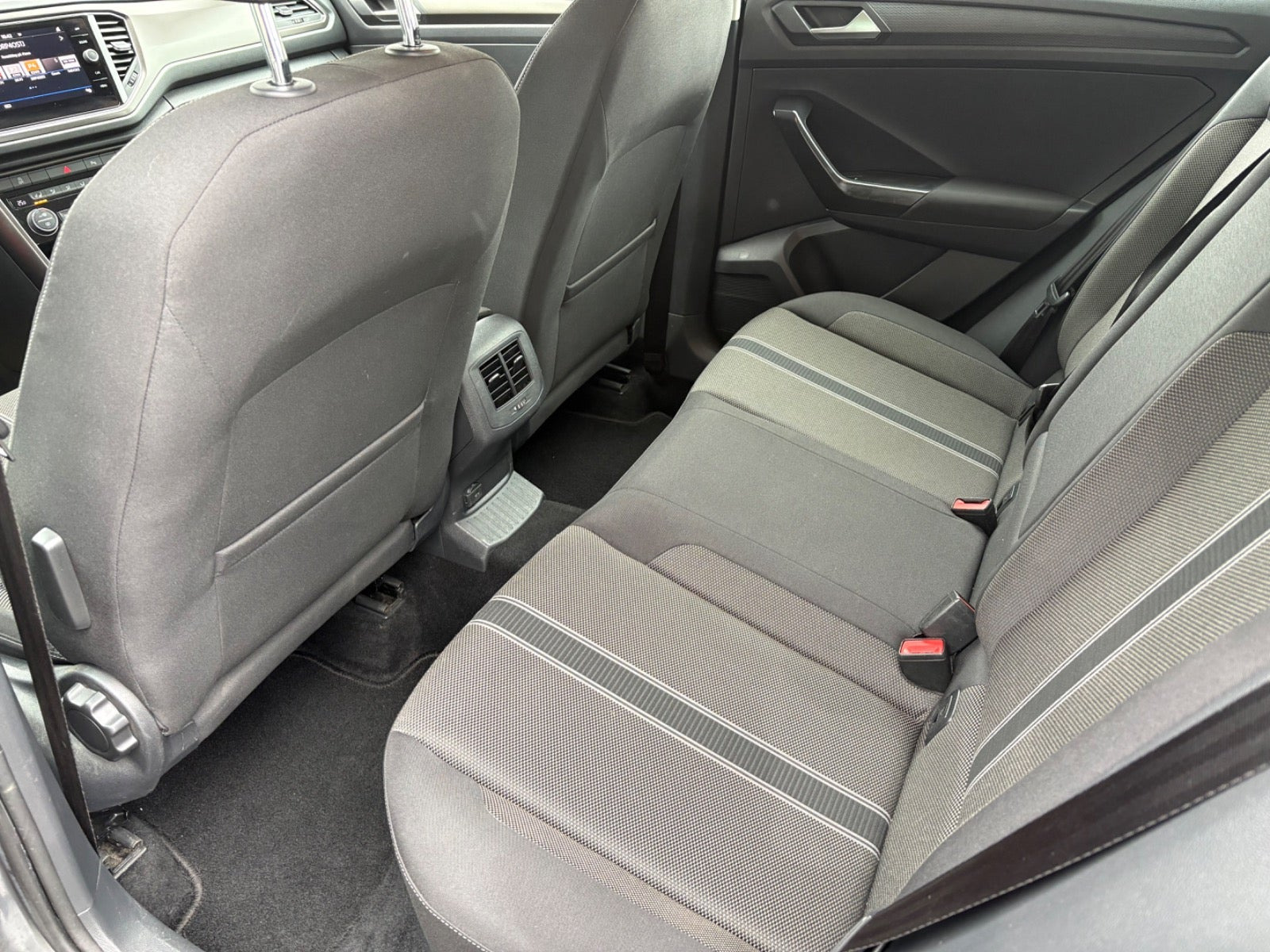 Grå VW T-Roc fra 2018
