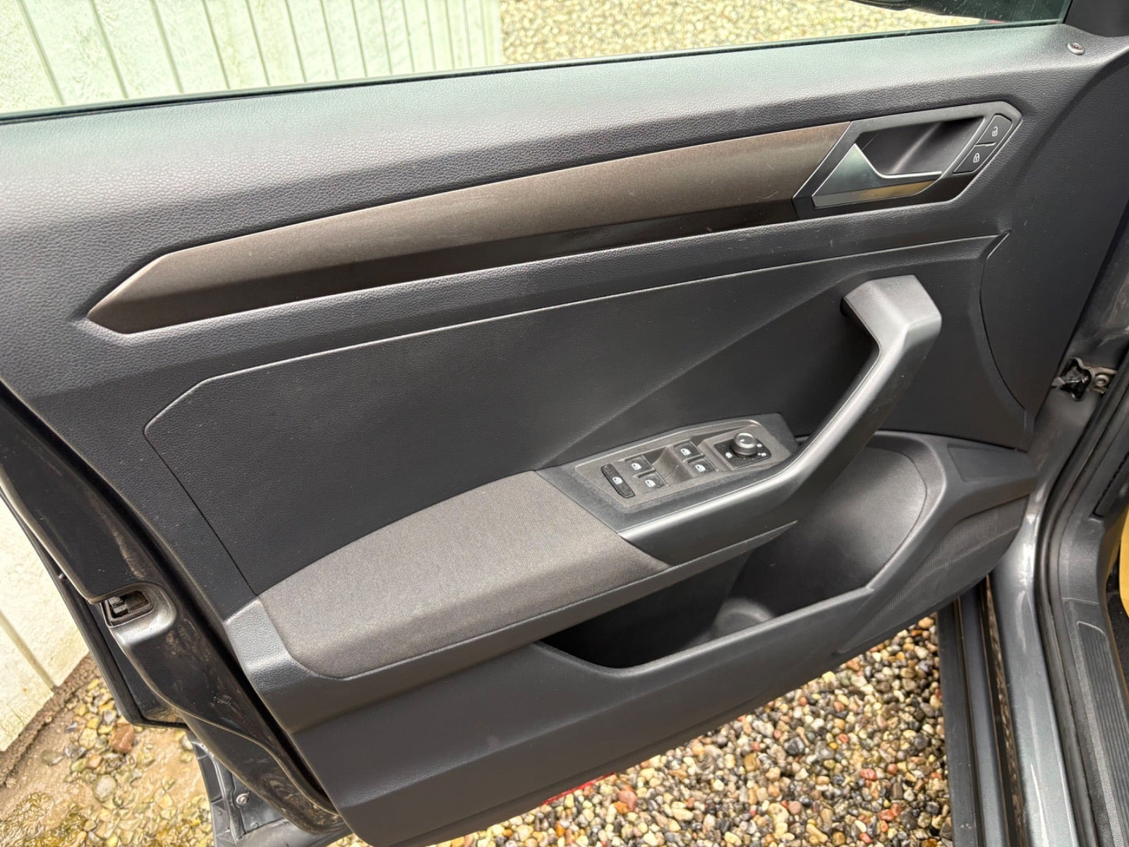 Grå VW T-Roc fra 2018