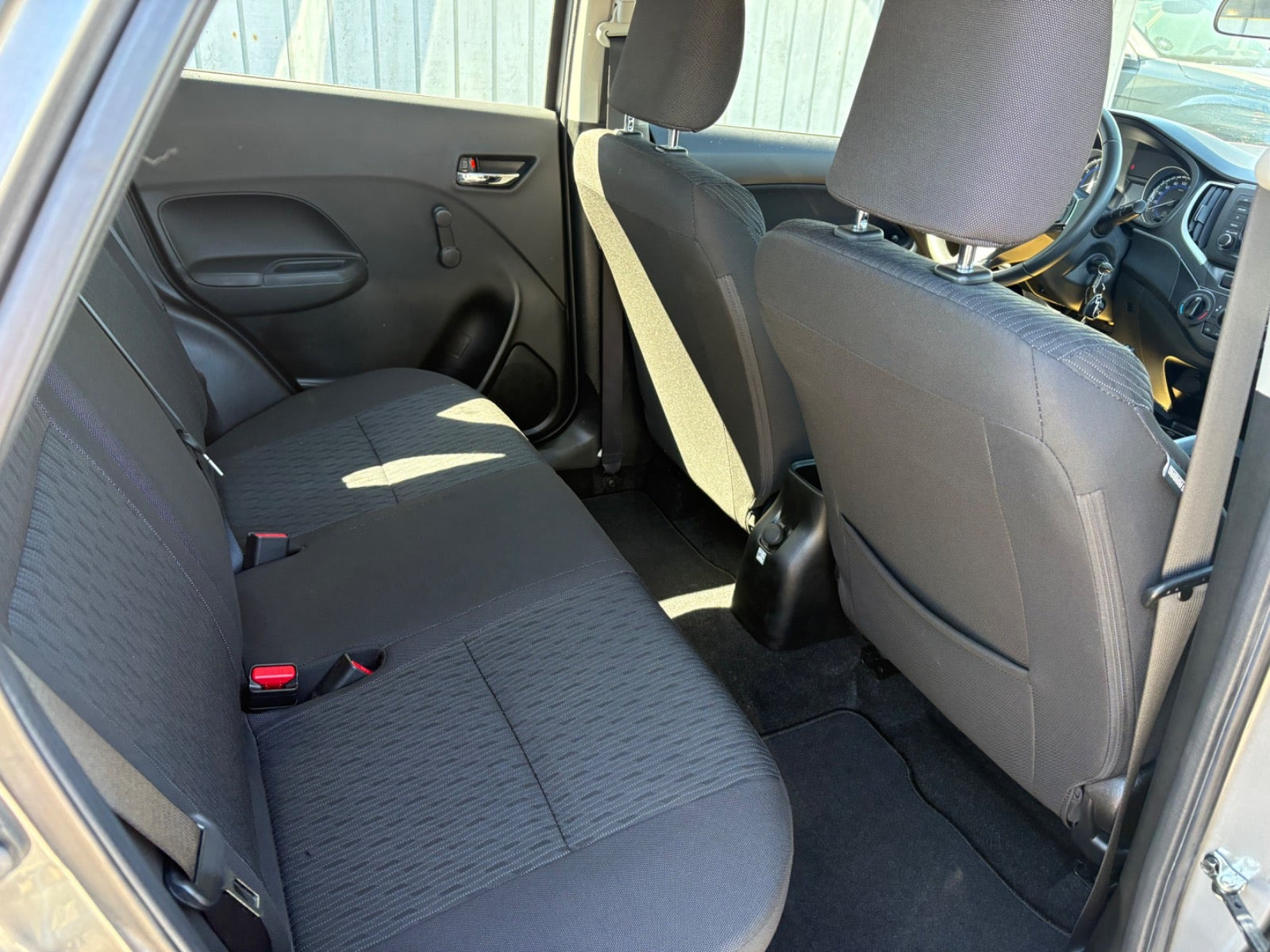 Grå Suzuki Baleno fra 2019