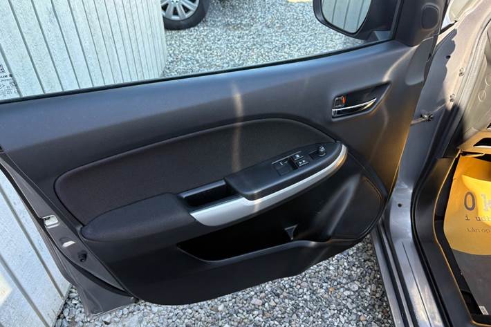 Grå Suzuki Baleno fra 2019