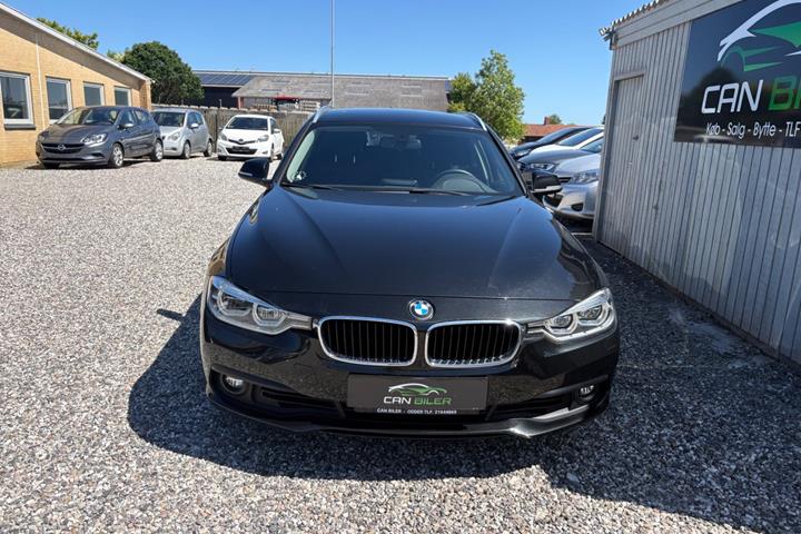 Sort BMW 320i fra 2018