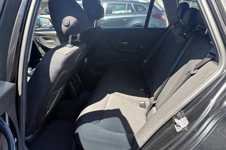 Sort BMW 320i fra 2018