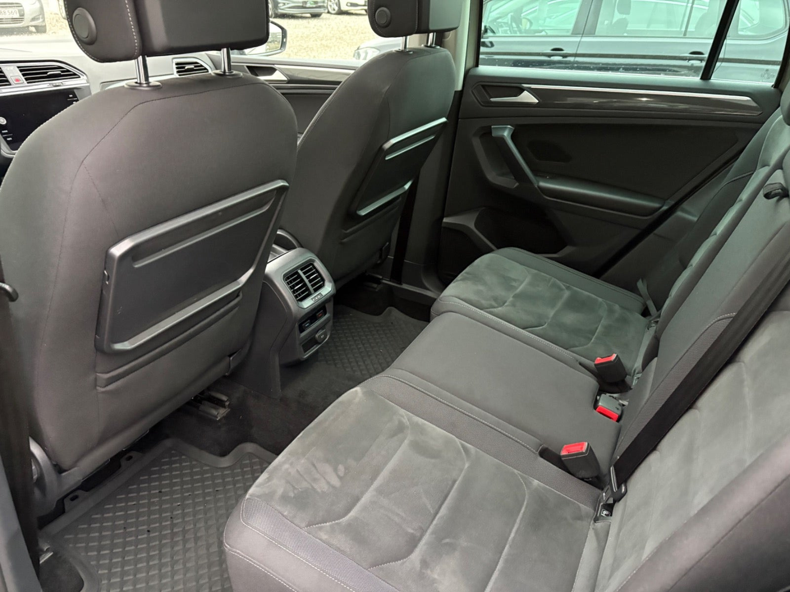 Beige VW Tiguan fra 2019
