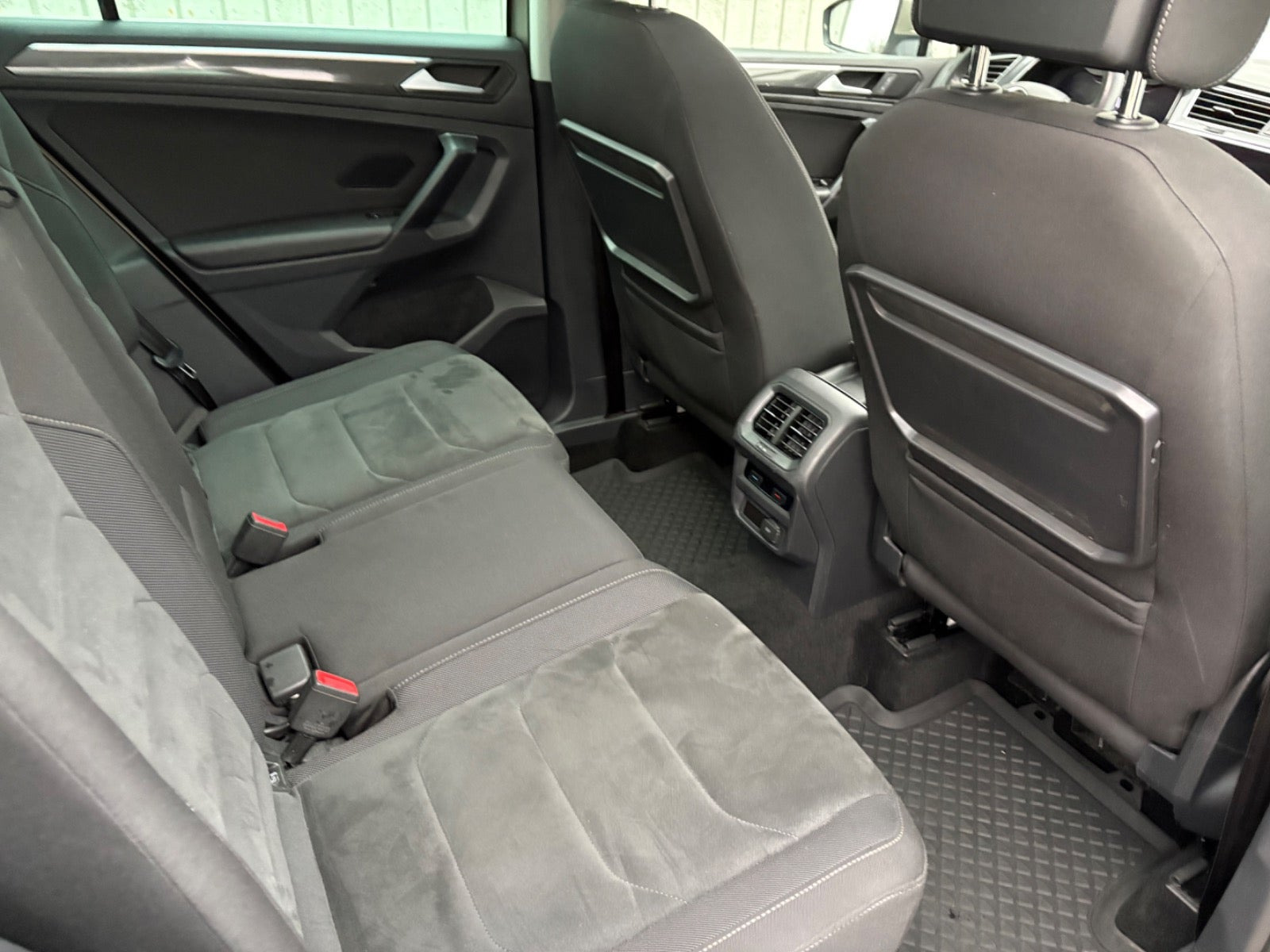 Beige VW Tiguan fra 2019