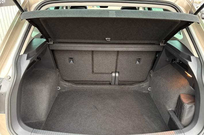 Beige VW Tiguan fra 2019
