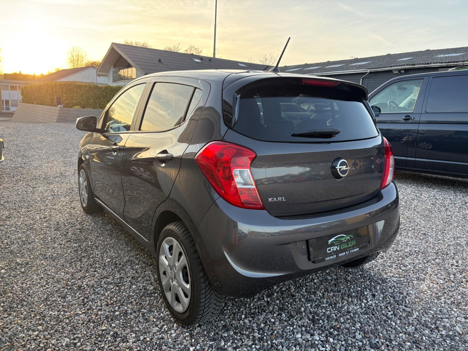 Grå Opel Karl fra 2016