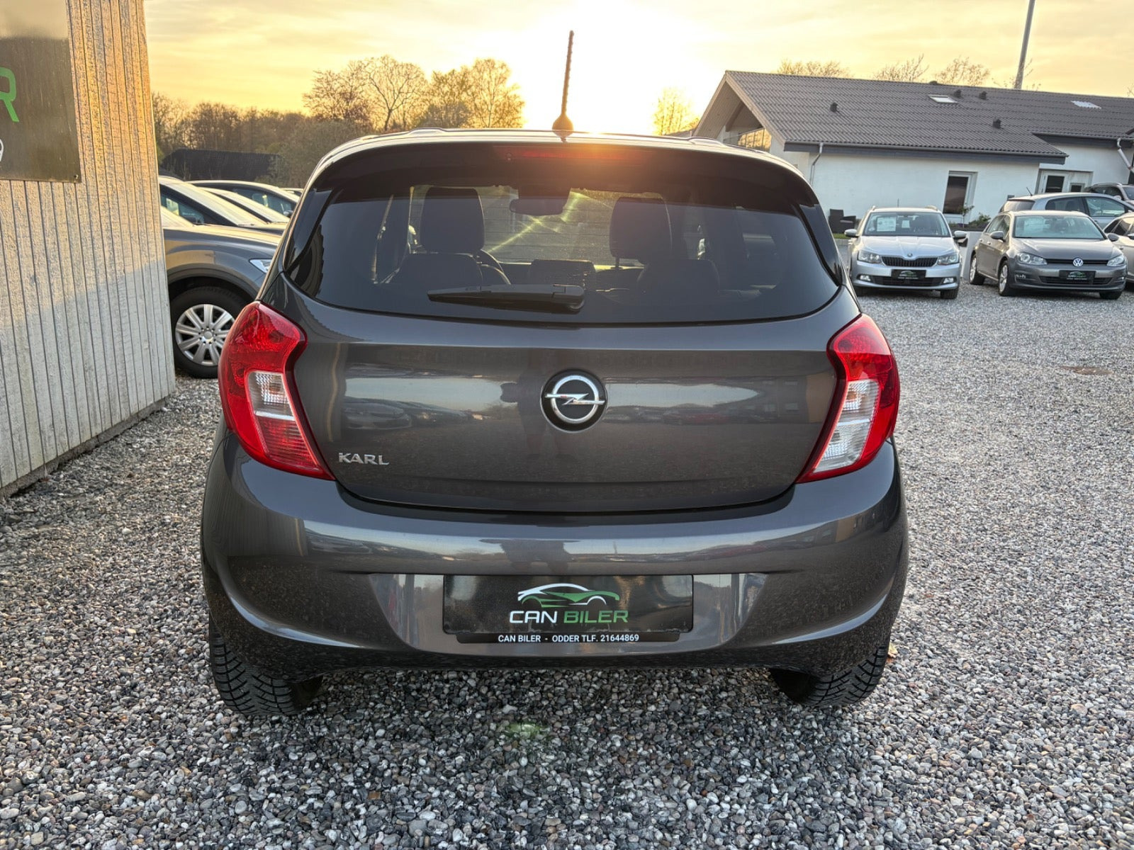 Grå Opel Karl fra 2016
