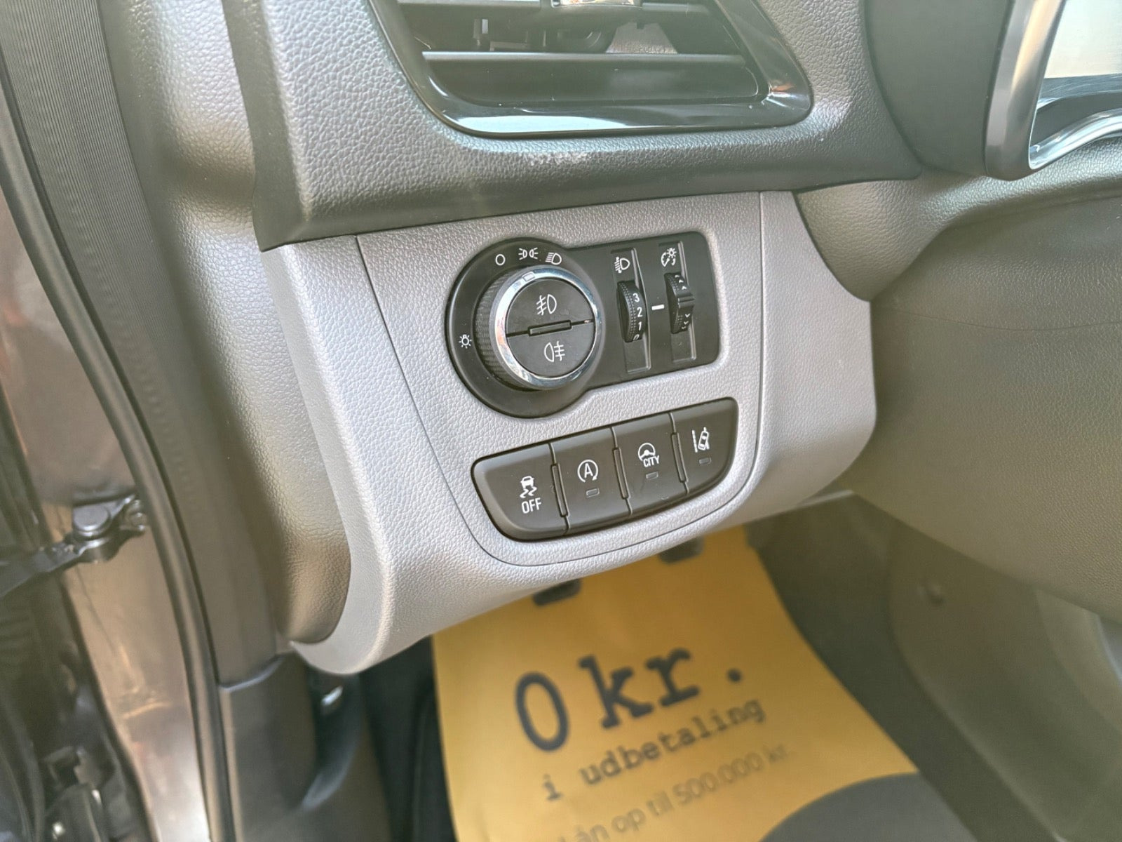 Grå Opel Karl fra 2016