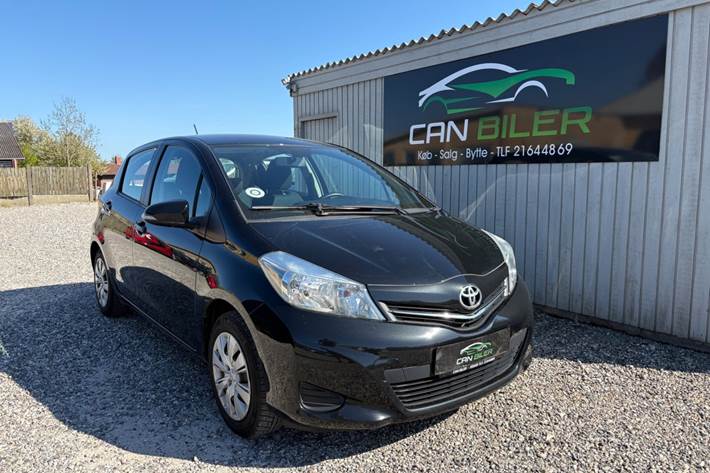 Sort Toyota Yaris fra 2014