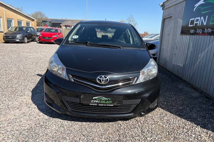Sort Toyota Yaris fra 2014