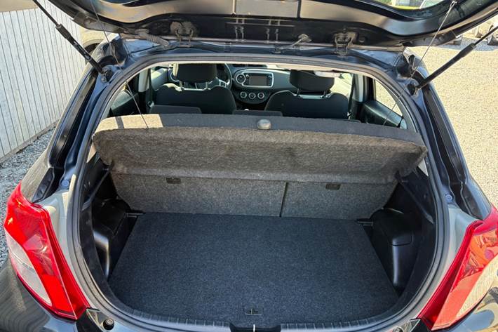 Sort Toyota Yaris fra 2014