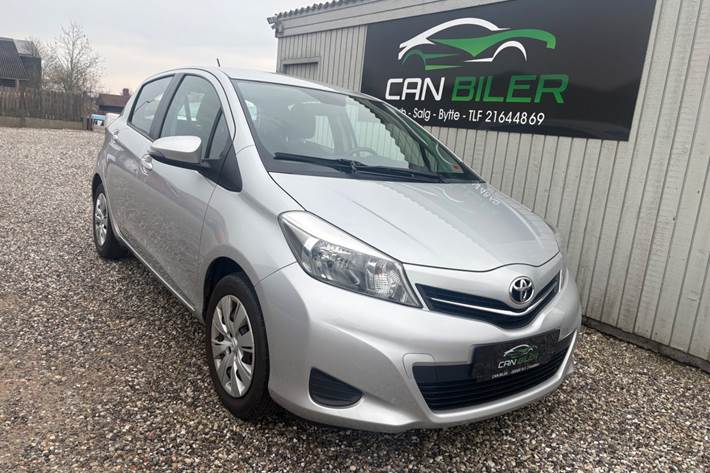 Sølv Toyota Yaris fra 2013