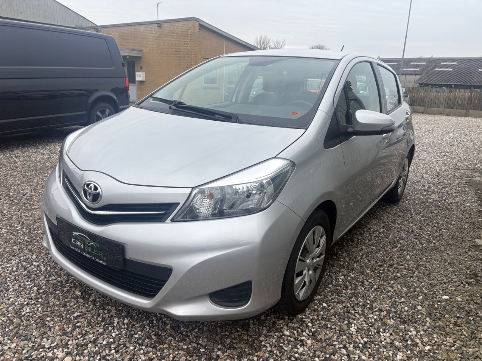 Sølv Toyota Yaris fra 2013