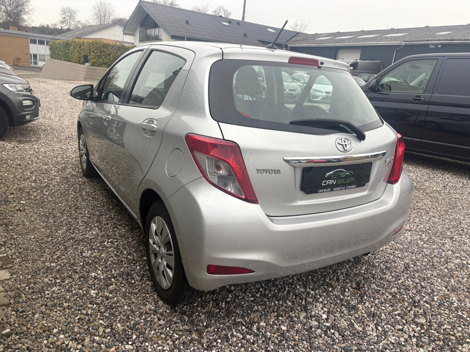 Sølv Toyota Yaris fra 2013