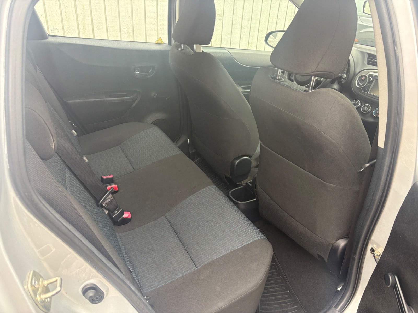 Sølv Toyota Yaris fra 2013