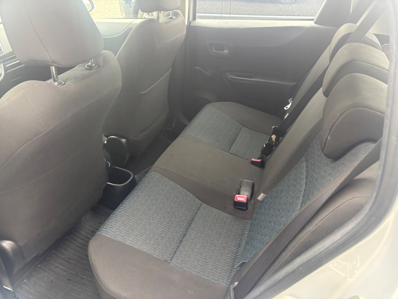 Sølv Toyota Yaris fra 2013