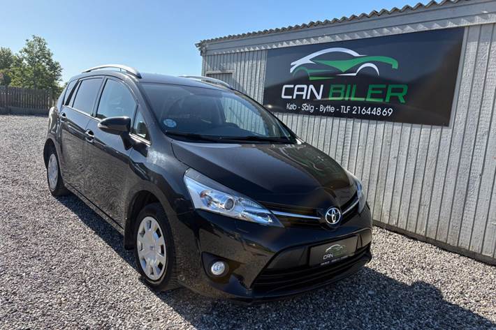 Sort Toyota Sportsvan fra 2016