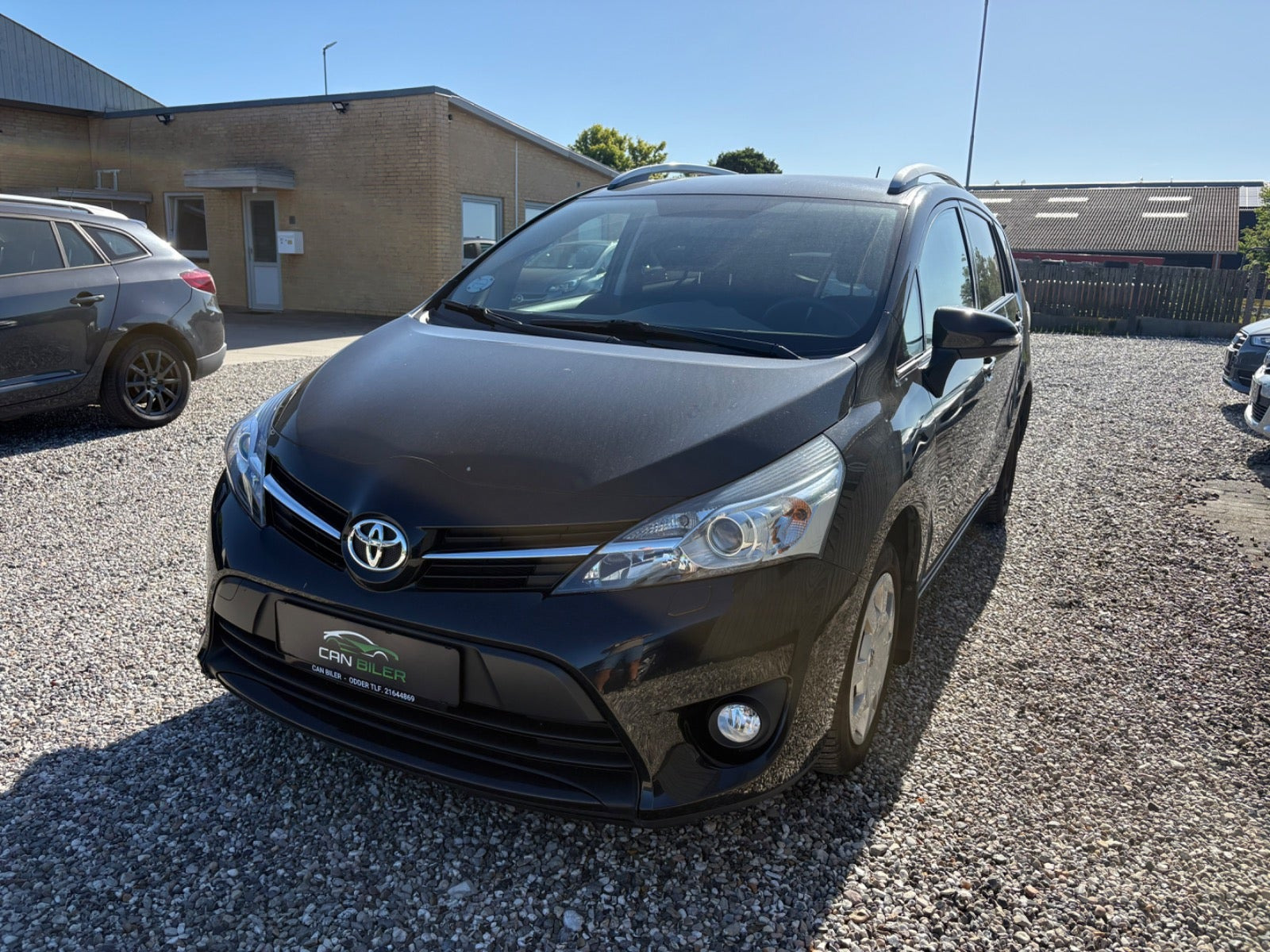 Sort Toyota Sportsvan fra 2016